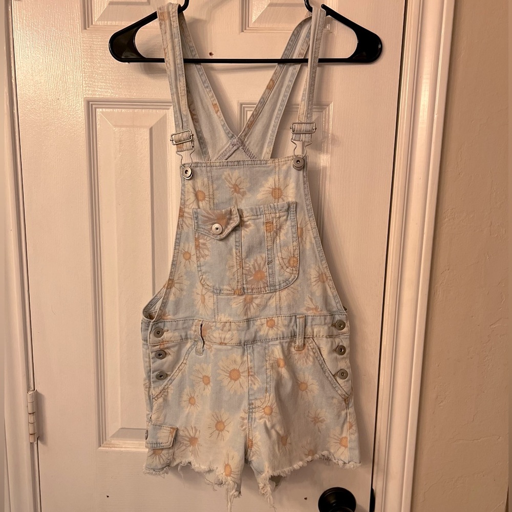 Small Light blue daisy overall shorts  Brand: No Boundaries